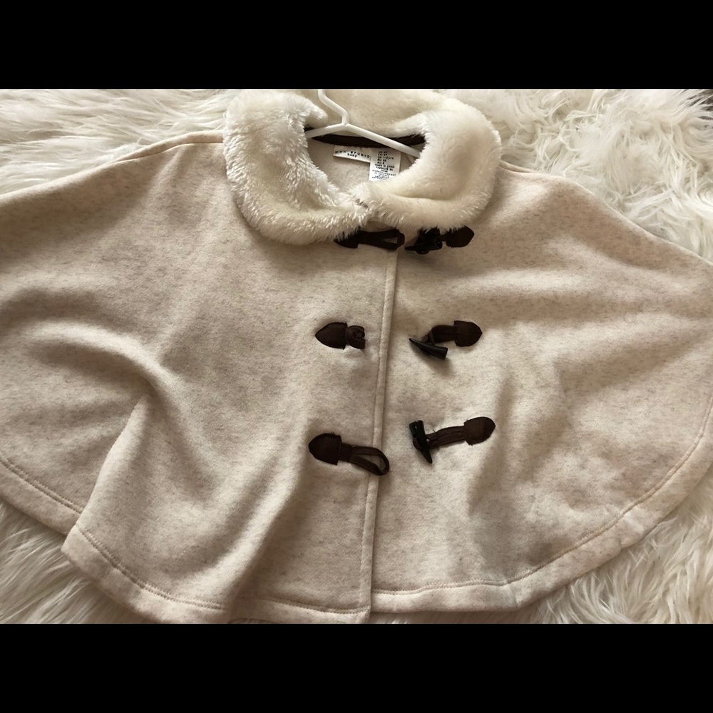 Cream cape with faux fur collar